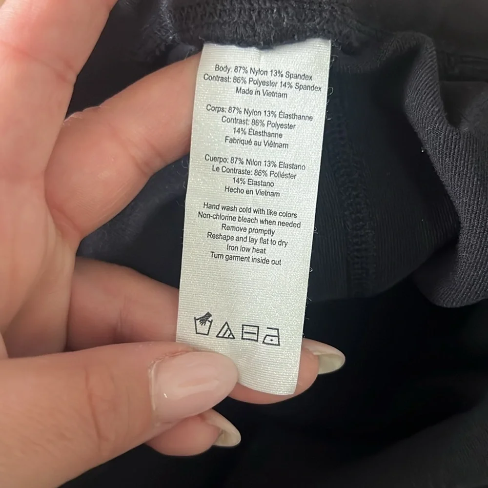 ALO Yoga plus small usually